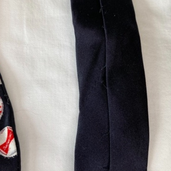 Vintage Budweiser Bottle Shape Bottle Cap Silk‎ tie - Picture 4 of 5